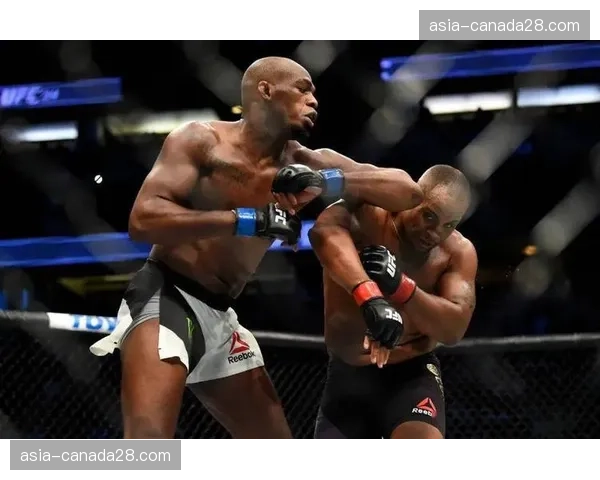 “骨头”琼斯膝伤复发，宣布无限期休战，重量级冠军再度悬空